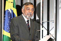 Capiberibe reclama cumprimento  de lei que obriga rotulagem de transgênicos