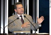 Quintanilha atribui crise moral à falta de educação