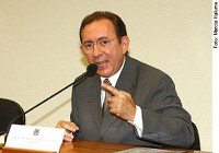 Ex-presidente nega irregularidades em sua gestão e diz que PT não o indicou