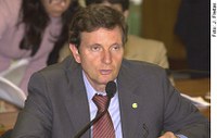 Crivella quer advertência para escassez de água e necessidade de seu uso racional