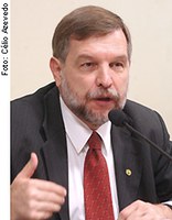 Flávio Arns propõe criação do Dia Nacional do Teste do Pezinho