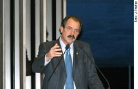 Mercadante repudia pronunciamento de Arthur Virgílio e acusa-o de "ato de deslealdade"