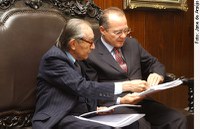 Renan recebe convite para falar sobre reforma política