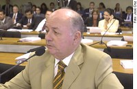 José Jorge quer prazo para elaboração de planos decenais de educação