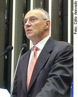 Suplicy manifesta pesar pela morte do jogador Jajá