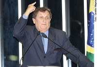 Mão Santa chama a atenção do governo para a greve das universidades