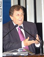 Mão Santa manifesta preocupação com disseminação da febre aftosa