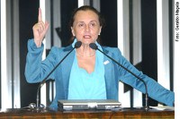 Serys protesta contra cortes nos vencimentos dos professores aposentados do MT