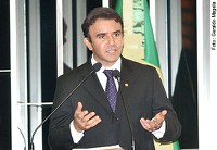 Eduardo diz que Palocci deve tratar apenas de assuntos econômicos na CAE