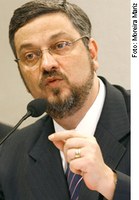 Palocci diz que não há vinculação política na liberação de emendas