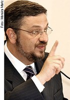 Palocci não abre mão do controle dos gastos públicos