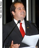 Tião Viana pede à oposição apoio à criação da Super-Receita