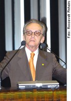 Jefferson Péres critica intervenção do STF no Legislativo