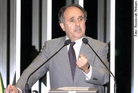 Para Cristovam, recuperar a credibilidade da classe política é essencial para o Brasil