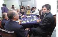 Bancada do PMDB discute PAC com ministros Silas Rondeau e Hélio Costa