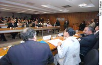 Senadores enaltecem trabalho de Marina Silva e pregam ampliação dos direitos das mulheres