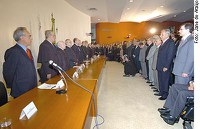 Renan e outros 50 senadores comparecem à posse de Raimundo Carreiro no TCU