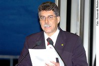 João Ribeiro lê nota do PR rebatendo acusações contra Alfredo Nascimento