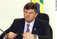 Líder da minoria na Câmara morreu no acidente do vôo da TAM em São Paulo