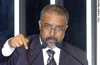 Paim comemora aprovação de projeto que regulamenta greve de servidores