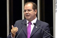 Tião repudia críticas do ministro da Saúde a projeto de sua autoria para o setor