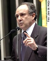 Cristovam diz que a fidelidade deve ser a princípios e não a partidos