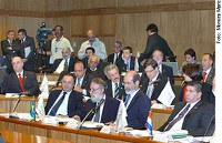 Adiado debate sobre criação de novo parlamento