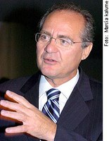 Renan nega uso de funcionário do Senado em espionagem