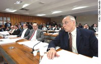 Adiada votação de projeto que amplia uso do pregão eletrônico