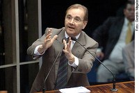 Agripino pede que Renan se licencie da Presidência do Senado