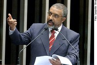 Paulo Paim pede ao governo que negocie com grevistas da Caixa