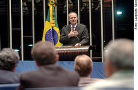 Renan afasta assessor acusado de espionagem e nega participação no caso