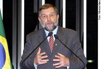 Flávio Arns defende a construção de escolas especiais para portadores de deficiências