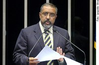 Paulo Paim pede atenção do governo para doenças falciformes