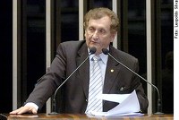 Mão Santa ressalta importância do Senado para a democracia