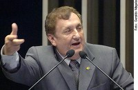 Mão Santa relata recuperação de sua mãe após tratamento com fisioterapeuta