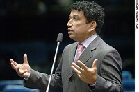 Magno Malta registra debate sobre fim do exame da OAB