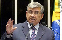 Garibaldi mostra pesquisa que comprova descrença do jovem nos políticos