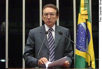 Governo não tem controle sobre a aquisição de terras nacionais por estrangeiros, diz Lobão