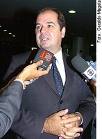 Tião Viana considera coerente licença médica de Renan