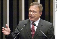 Alvaro Dias desconfia da promessa do governo de fazer a reforma tributária