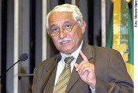 Augusto Botelho defende melhores salários para professores