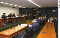 Parlamentares terão mais um dia para apresentar emendas ao Orçamento