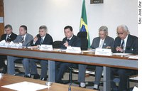 Representantes do governo e do setor privado criticam projeto que garante direitos aos passageiros de ônibus