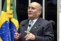 Flexa Ribeiro critica aumento de tarifas bancárias