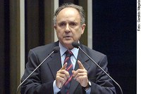 Cristovam condena "aborto cerebral" e declaração do governador do Rio de Janeiro