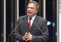 Alvaro Dias defende novo modelo para a saúde pública