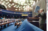 Jefferson Péres rebate acusações e diz que não é "chantageável"