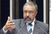 Paulo Paim lembra Dia do Comerciário