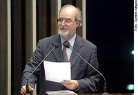 Azeredo alerta para os perigos da hepatite e a inoperância do Ministério da Saúde